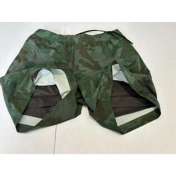 Chubbies 5.5 Inch Athletic Shorts Men Small Green Camo Print Lined NWOT - Picture 3 of 6